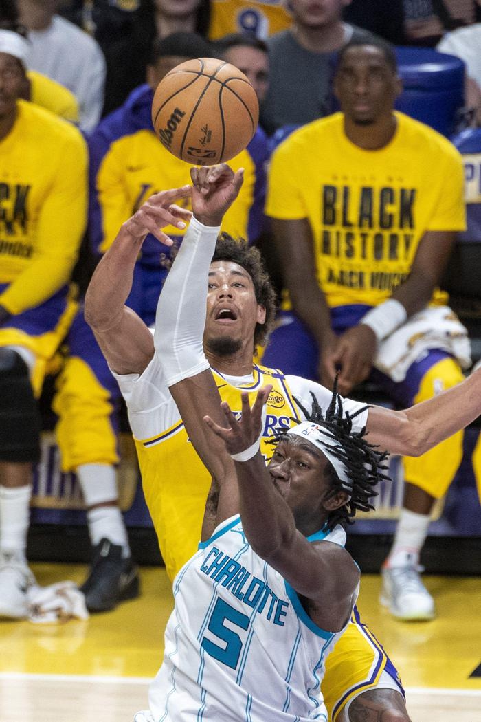 美记：由于马威交易筹码的暴露 多队接到湖人电话时都抬高要价