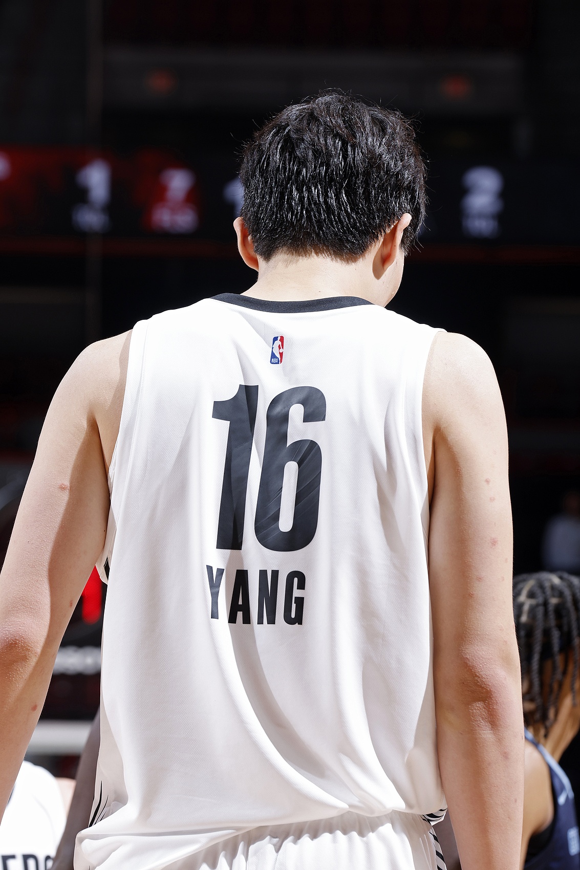 九游体育app-杨瀚森应留在美国备战NBA还是回来打亚洲杯？说说你们的看法？