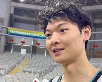 九游体育app-俱乐部杯再战广东，王哲林：有种季后赛的感觉，目标就是卫冕